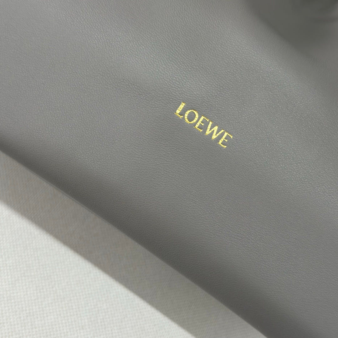 LOEWE A914Q37X01 Medium Squeeze bag in nappa lambskin Pearl Grey | loewe a914q37x01 medium squeeze bag in nappa lambskin pearl grey 5 loewe a914q37x01 medium squeeze bag in nappa lambskin pearl grey 5