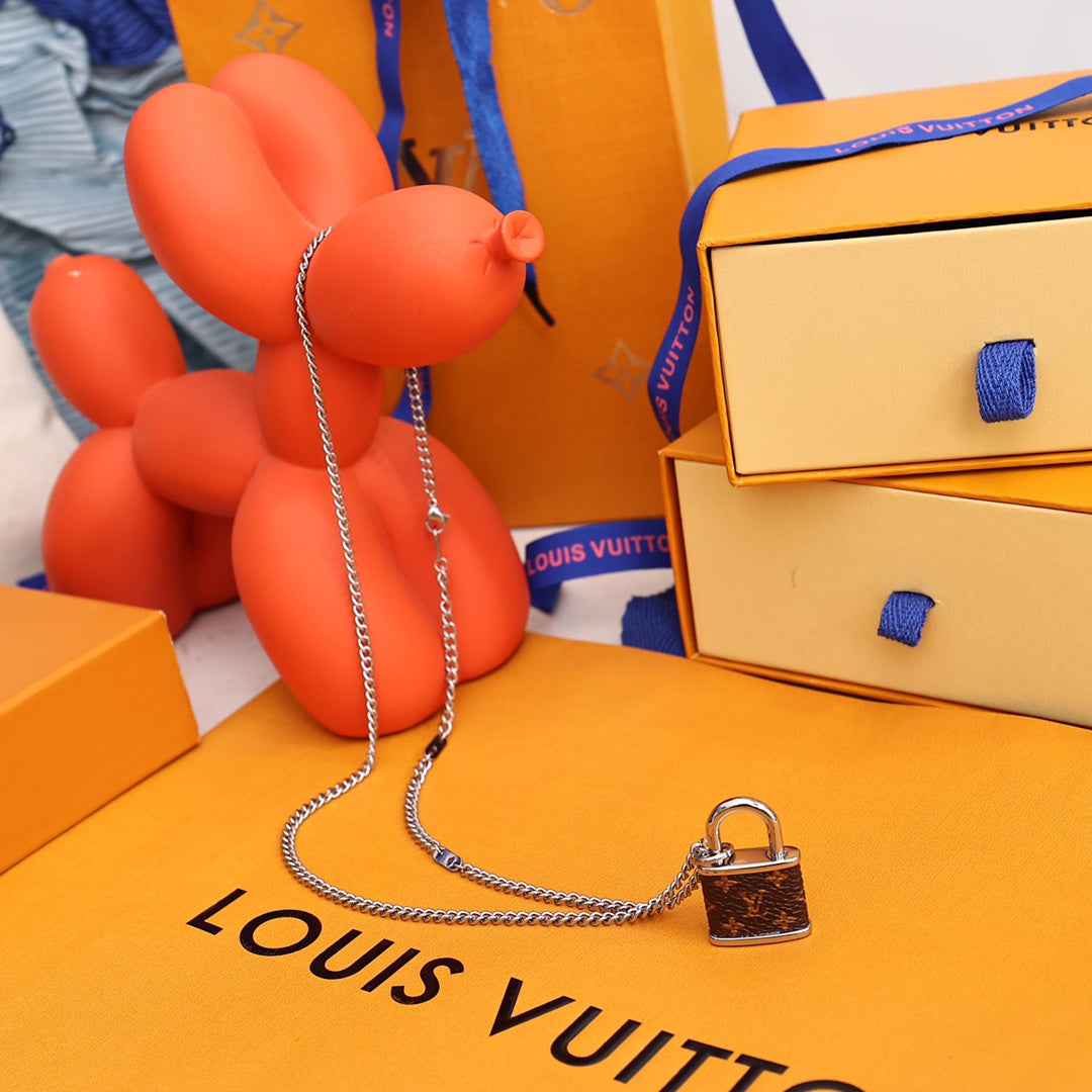Louis Vuitton M00525 Monogram Lock Pendant | louis vuitton m00525 monogram lock pendant 6 louis vuitton m00525 monogram lock pendant 6