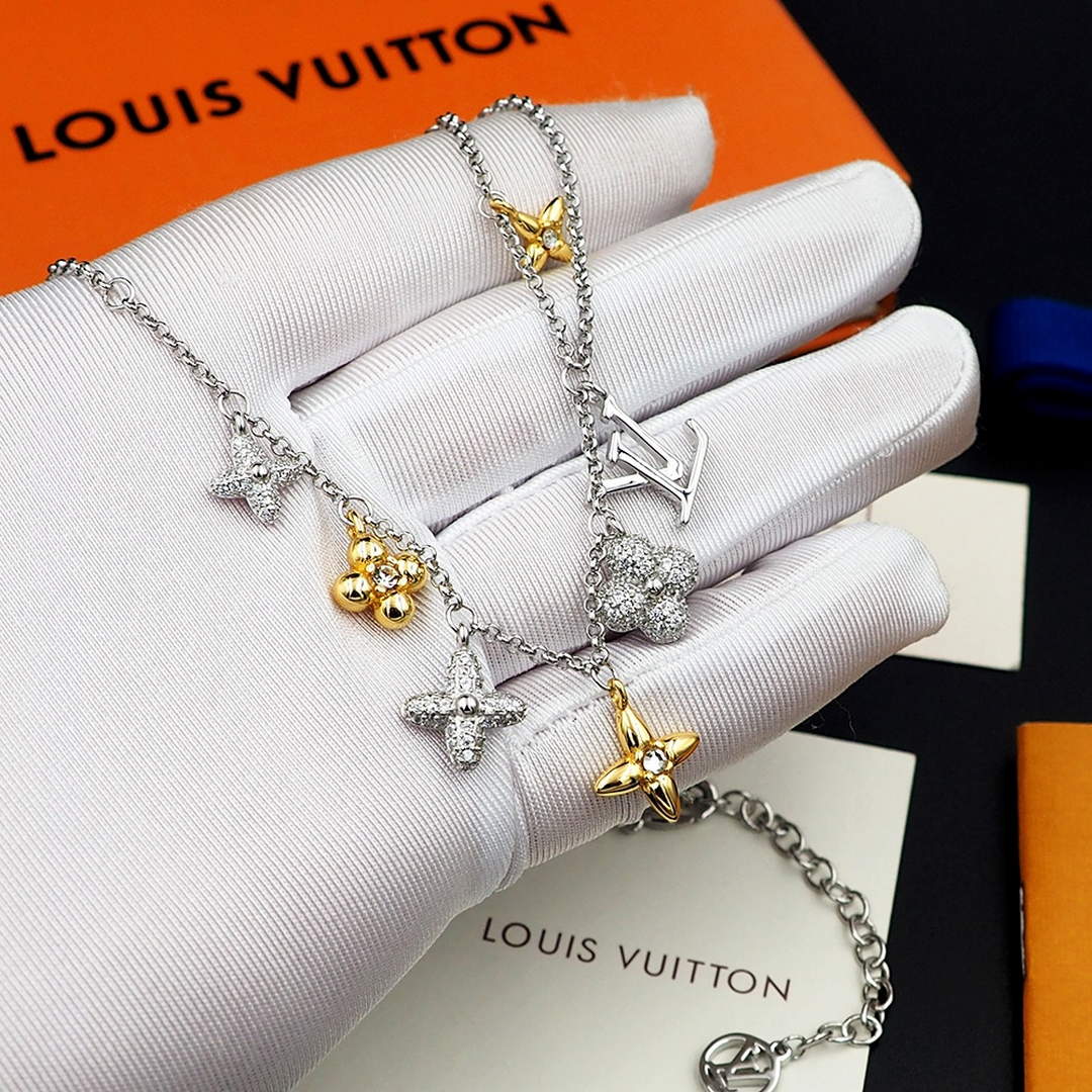 Louis Vuitton M01323 LV Gram Necklace white gold | louis vuitton m01323 lv gram necklace white gold 9 louis vuitton m01323 lv gram necklace white gold 9
