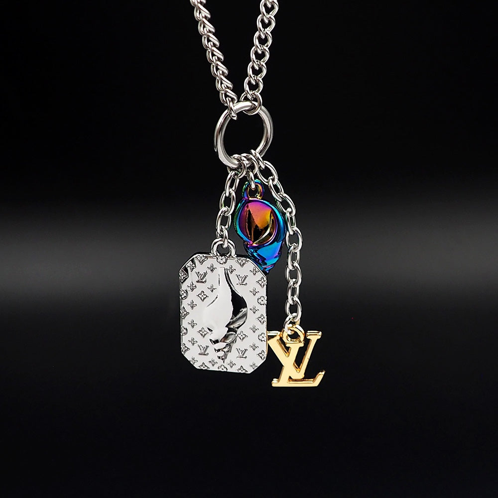 Louis Vuitton M01495 LV Shell Pendant | louis vuitton m01495 lv shell pendant 6 louis vuitton m01495 lv shell pendant 6