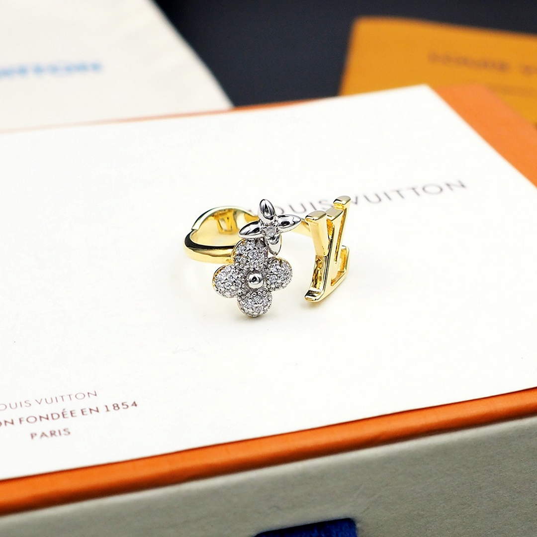 Louis Vuitton M1093M LV Gram Ring Gold | louis vuitton m1093m lv gram ring gold 6 louis vuitton m1093m lv gram ring gold 6