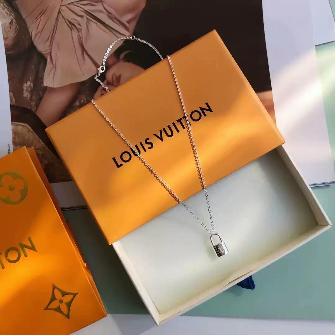 Louis Vuitton Q93559 Silver Lockit pendant | louis vuitton q93559 silver lockit pendant 2 louis vuitton q93559 silver lockit pendant 2