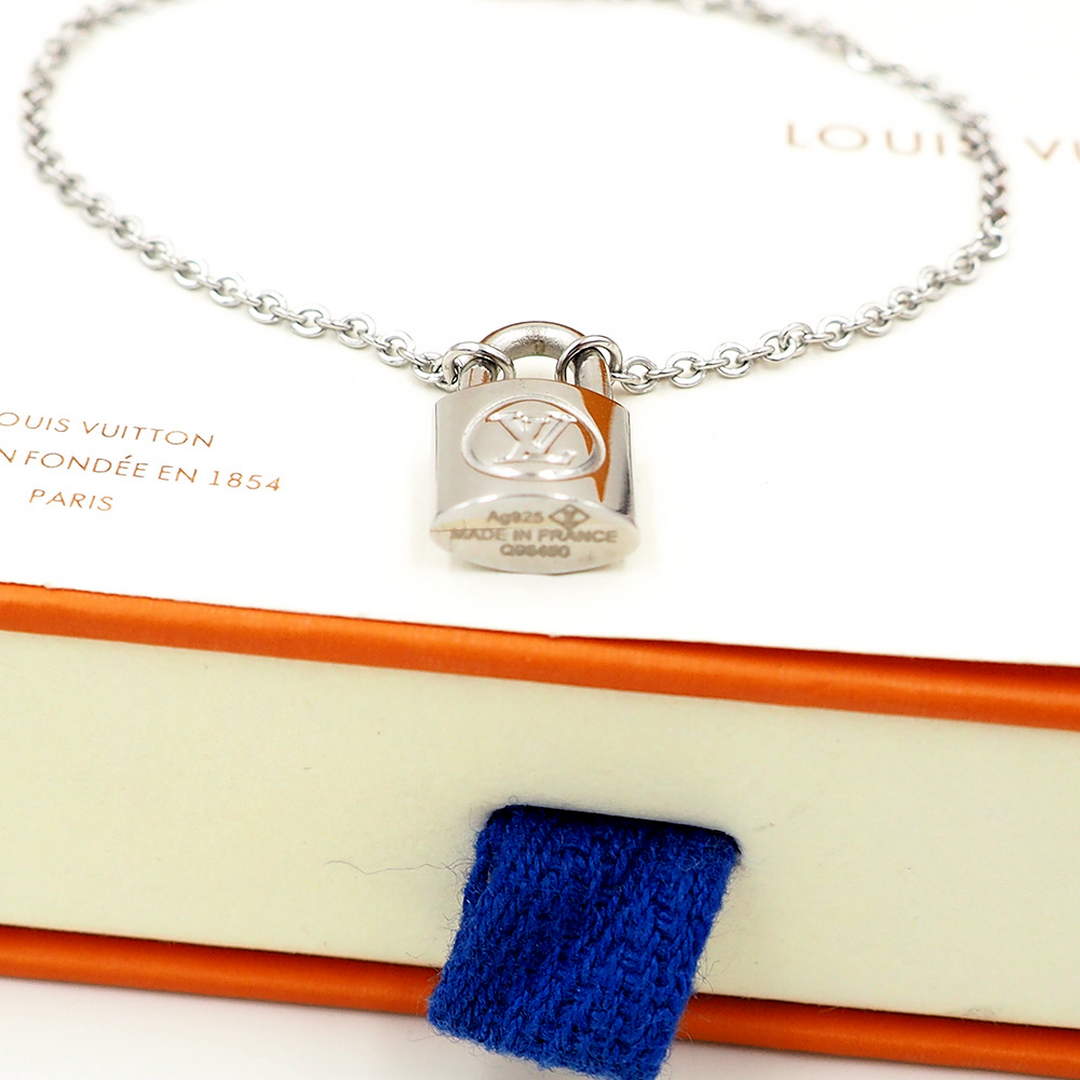 Louis Vuitton Q95450 Silver Lockit bracelet | louis vuitton q95450 silver lockit bracelet 8 louis vuitton q95450 silver lockit bracelet 8