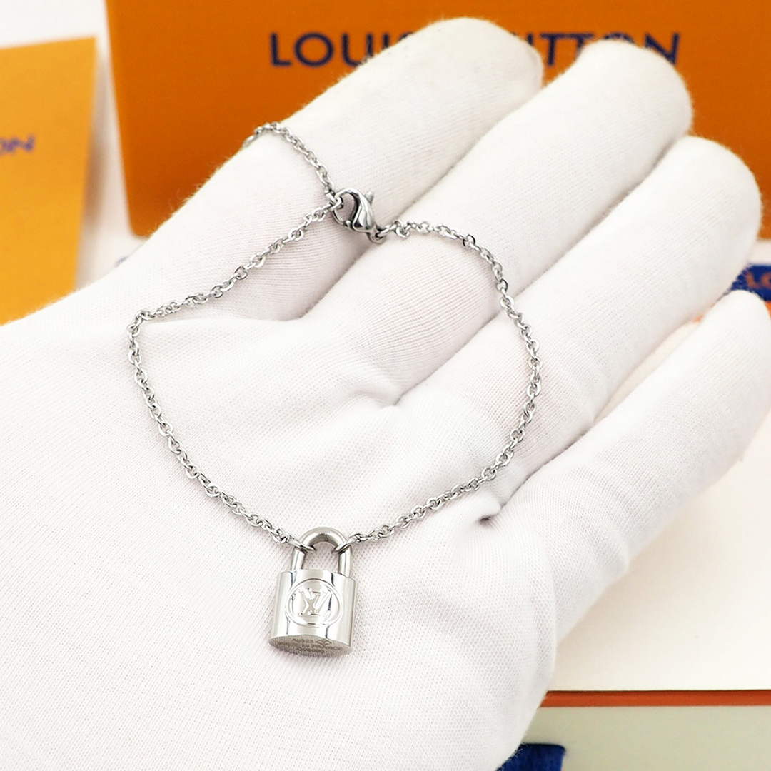 Louis Vuitton Q95450 Silver Lockit bracelet | louis vuitton q95450 silver lockit bracelet 9 louis vuitton q95450 silver lockit bracelet 9