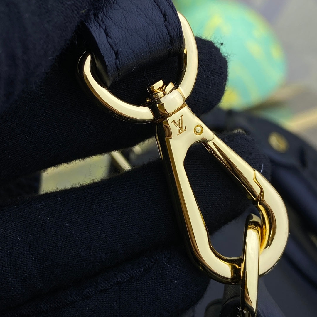 LV M22914 Louis Vuitton Lock It MM Bag Black | lv m22914 louis vuitton lock it mm bag black 7 lv m22914 louis vuitton lock it mm bag black 7