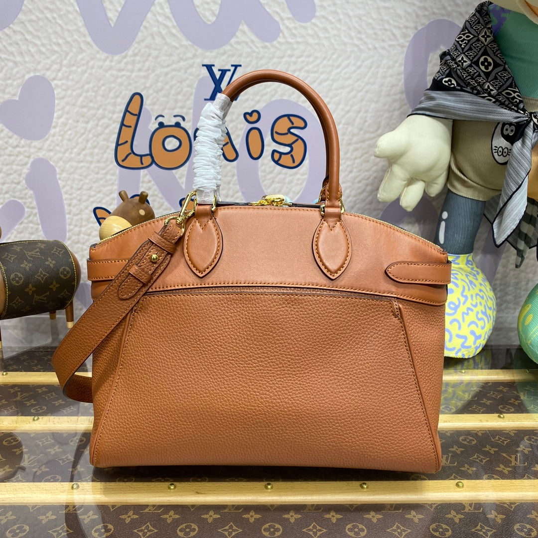 LV M22925 Louis Vuitton Lock It MM Bag Gold | lv m22925 louis vuitton lock it mm bag gold 2 lv m22925 louis vuitton lock it mm bag gold 2