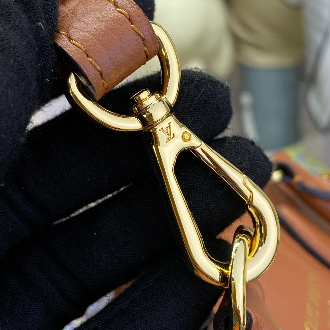 LV M22925 Louis Vuitton Lock It MM Bag Gold | lv m22925 louis vuitton lock it mm bag gold 7 lv m22925 louis vuitton lock it mm bag gold 7