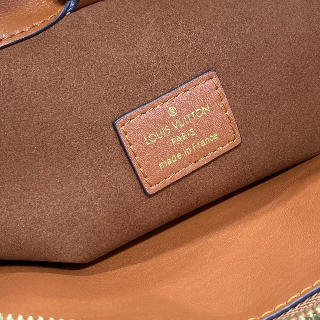 LV M22925 Louis Vuitton Lock It MM Bag Gold | lv m22925 louis vuitton lock it mm bag gold 8 lv m22925 louis vuitton lock it mm bag gold 8