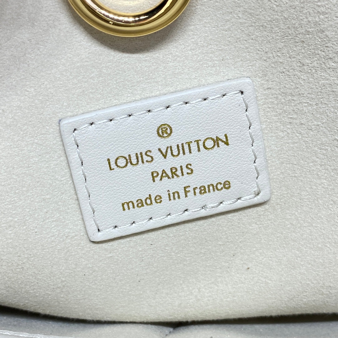 LV M23061 Louis Vuitton Lock It MM Bag Crème Beige | lv m23061 louis vuitton lock it mm bag creme beige 8 lv m23061 louis vuitton lock it mm bag creme beige 8