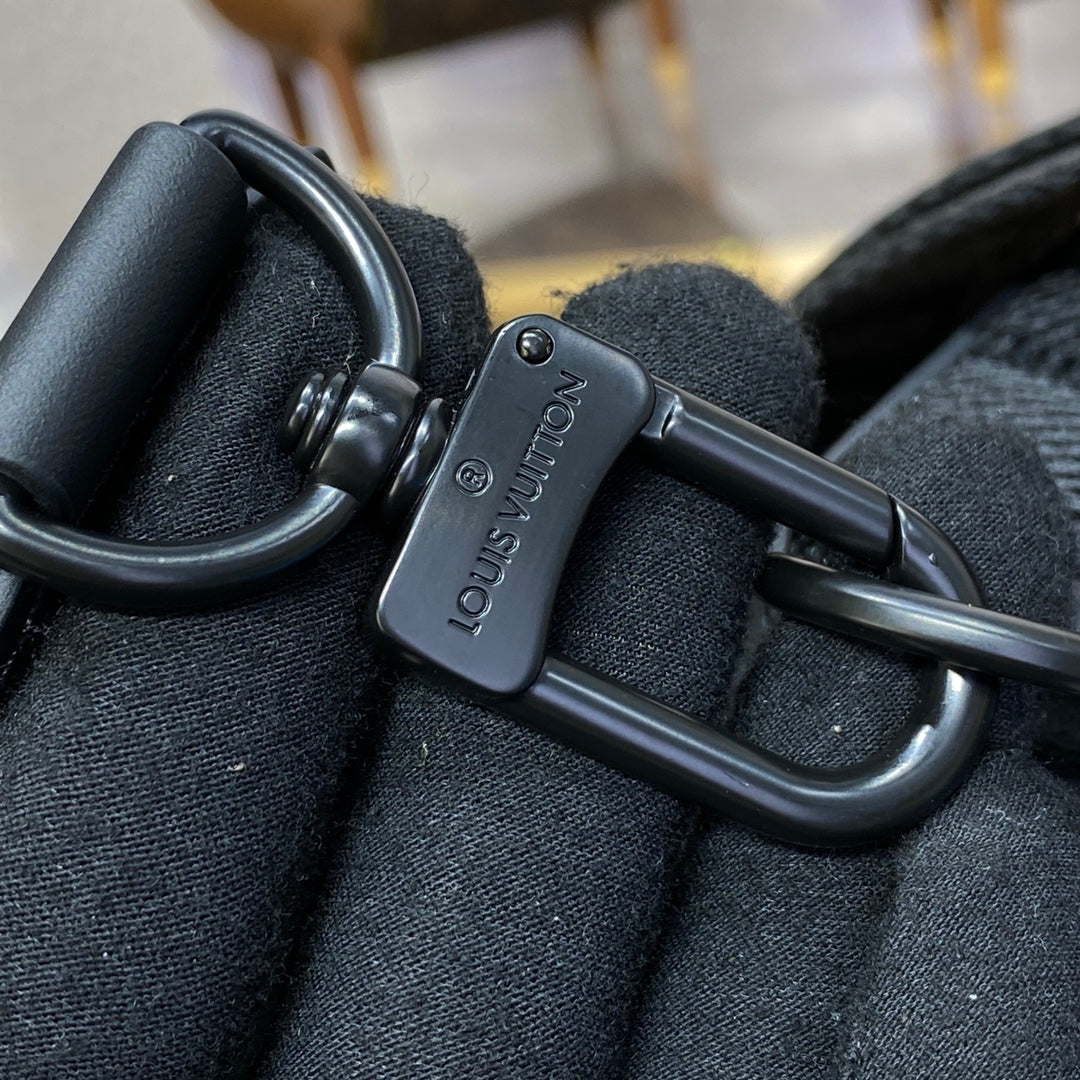 LV M23736 Louis Vuitton Pilot Slingbag Black | lv m23736 louis vuitton pilot slingbag black 8 lv m23736 louis vuitton pilot slingbag black 8