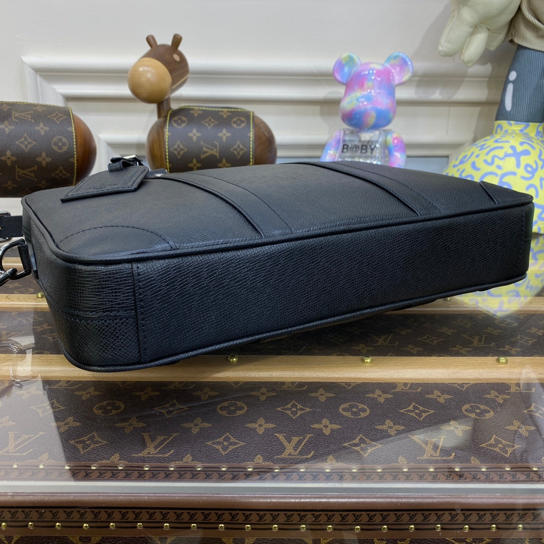 LV M30925 Louis Vuitton Porte-Documents Voyage PM Black | lv m30925 louis vuitton porte documents voyage pm black 6 lv m30925 louis vuitton porte documents voyage pm black 6
