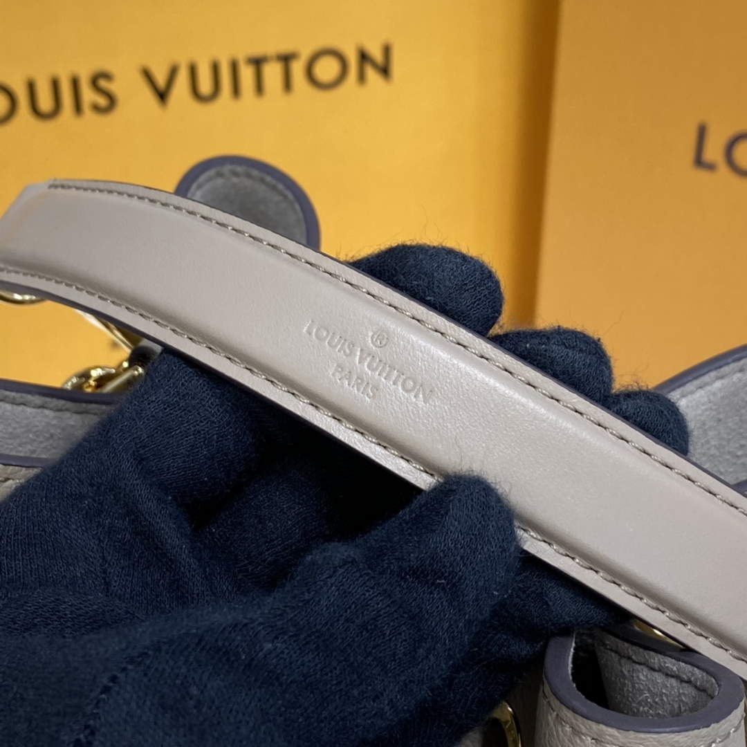 LV M45555 Louis Vuitton NéoNoé MM Dove Grey/Cream | lv m45555 louis vuitton neonoe mm dove grey cream 13 lv m45555 louis vuitton neonoe mm dove grey cream 13
