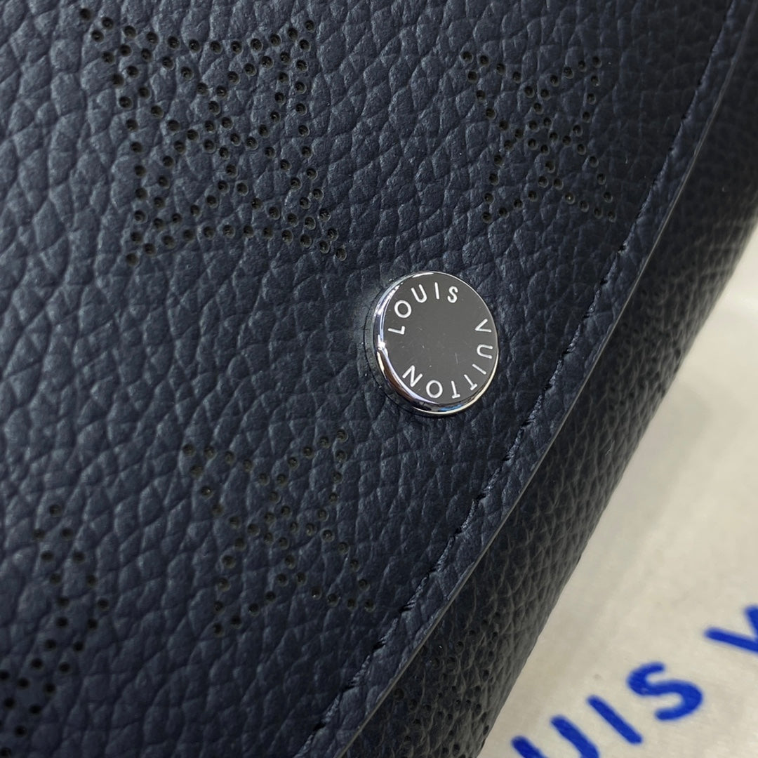 LV M62540 Louis Vuitton Iris Compact Wallet Black | lv m62540 louis vuitton iris compact wallet black 6 lv m62540 louis vuitton iris compact wallet black 6