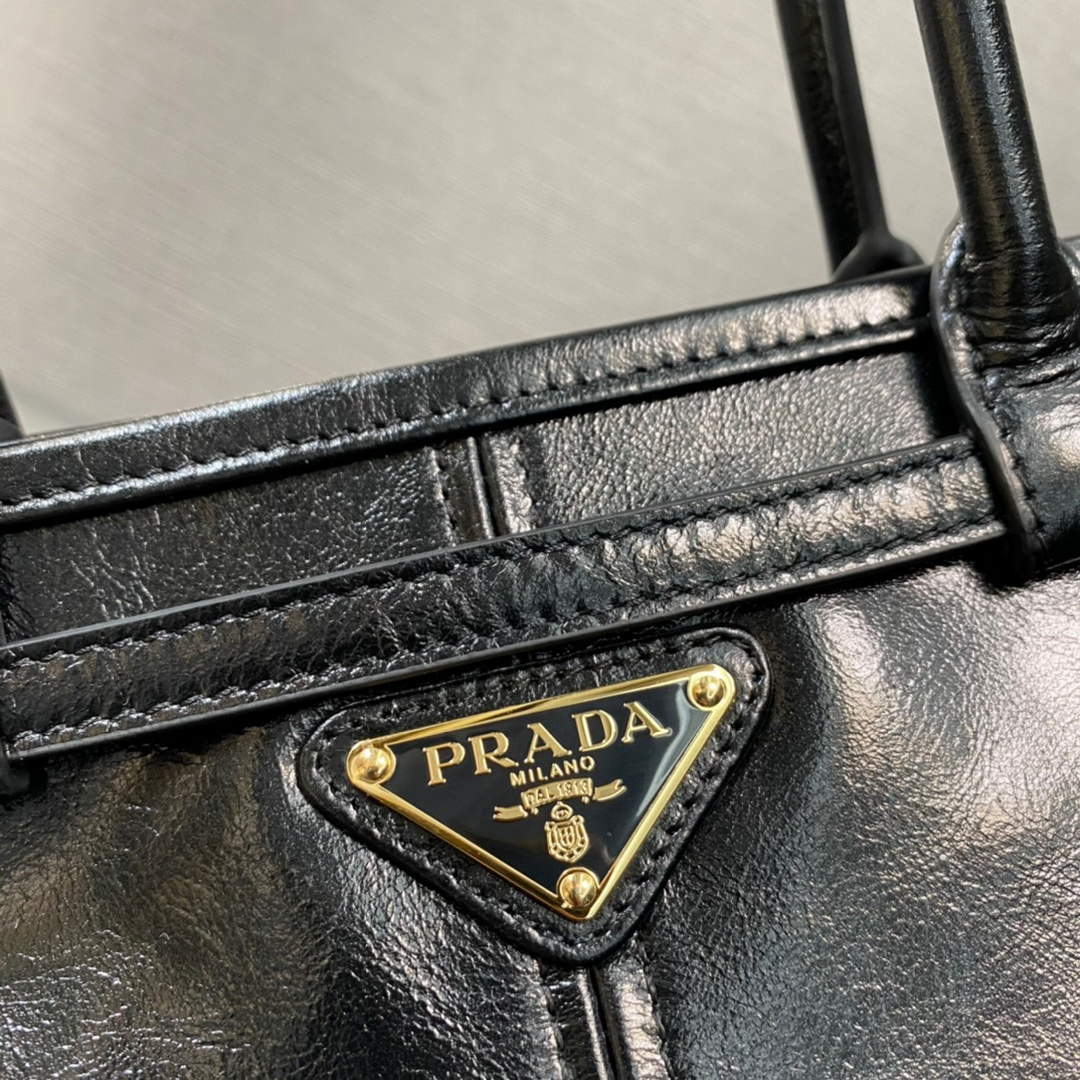 Prada 1BA426 Prada Medium leather handbag Black | prada 1ba426 prada medium leather handbag black 4 prada 1ba426 prada medium leather handbag black 4