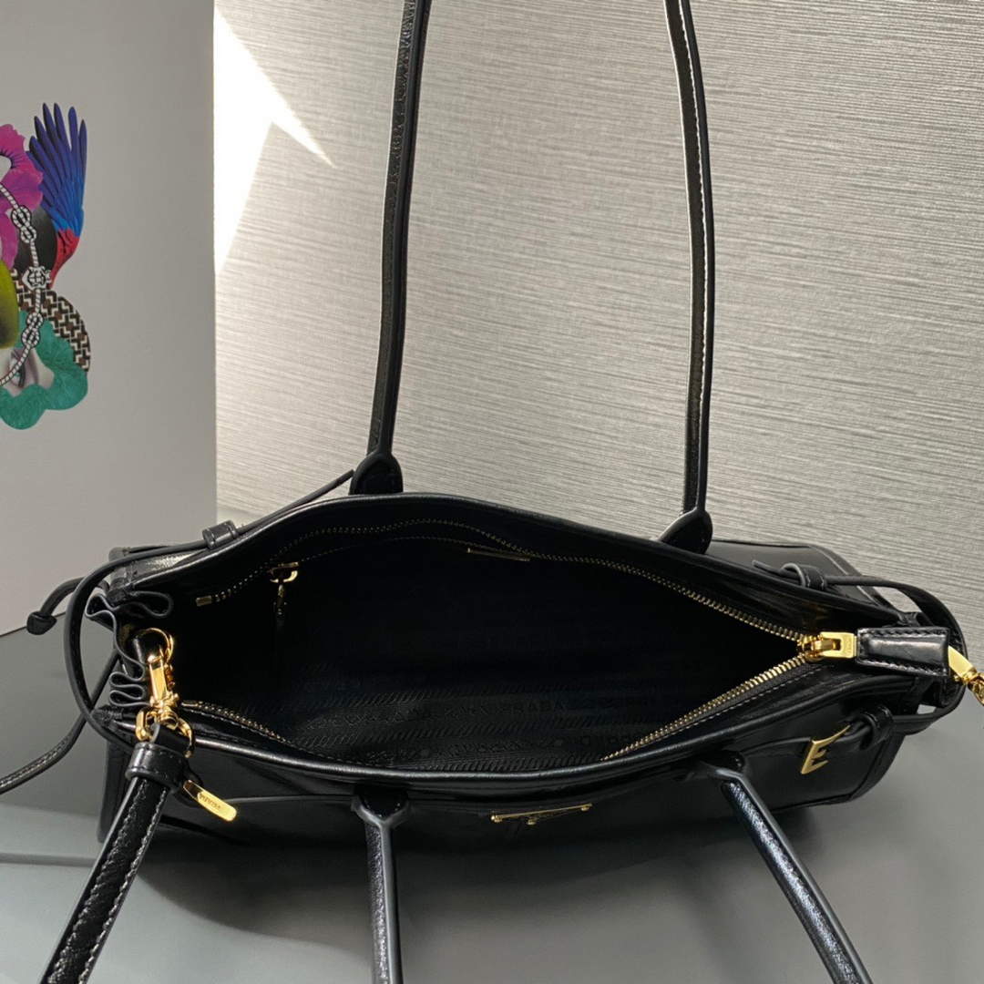 Prada 1BA426 Prada Medium leather handbag Black | prada 1ba426 prada medium leather handbag black 8 prada 1ba426 prada medium leather handbag black 8