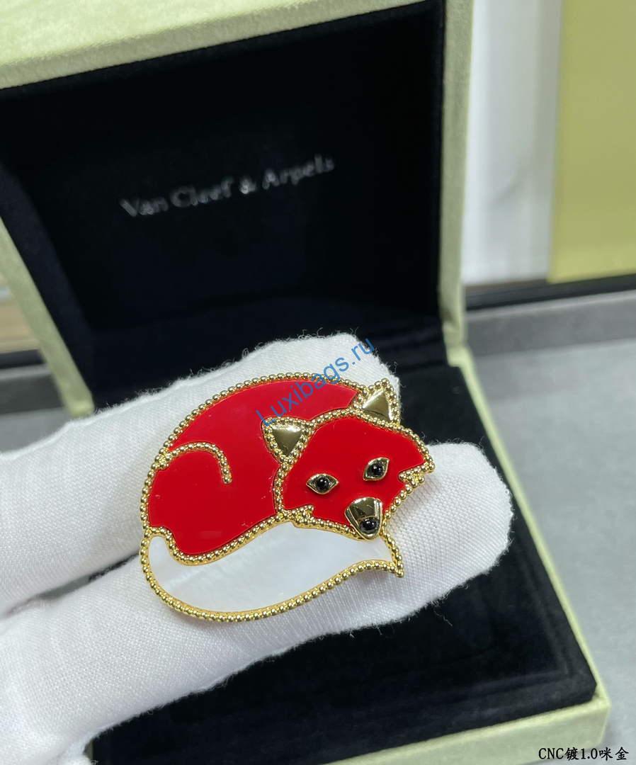Van Cleef & Arpels Lucky Animals Fox brooch VCARP9RY00 yellow gold | van cleef arpels lucky animals fox brooch vcarp9ry00 yellow gold 2 van cleef arpels lucky animals fox brooch vcarp9ry00 yellow gold 2
