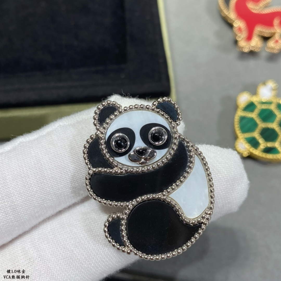 Van Cleef & Arpels Lucky Animals Panda Brooch VCARP5LI00 white gold | van cleef arpels lucky animals panda brooch vcarp5li00 white gold 4 van cleef arpels lucky animals panda brooch vcarp5li00 white gold 4