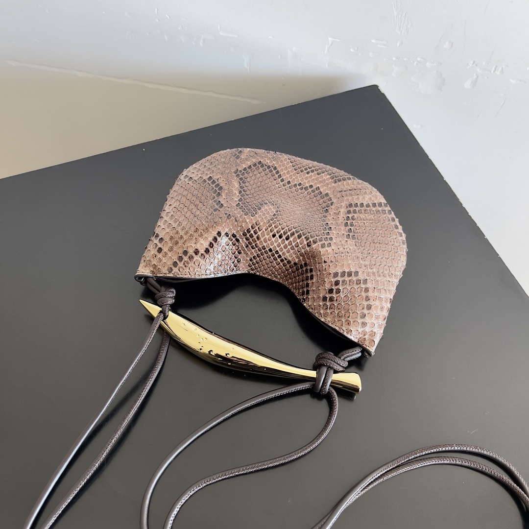 Bottega Veneta BV 794920 Baby Sardine Cross-body bag Python fondant leather | bottega veneta bv 794920 baby sardine cross body bag python fondant leather 04