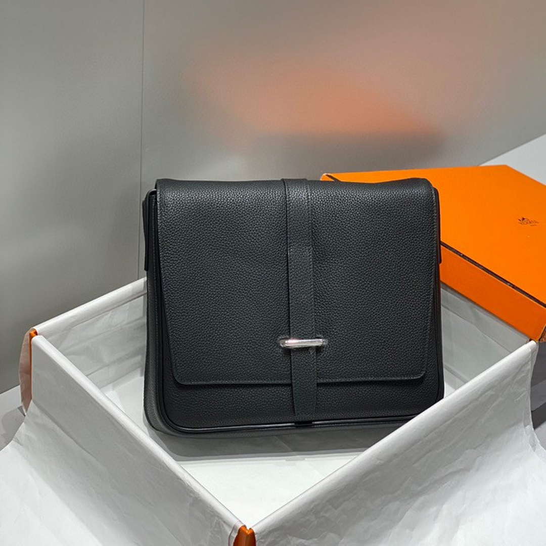 Hermes H082119CK89 Men Steve light junior messenger bag Black | hermes h082119ck89 steve light junior messenger bag 02