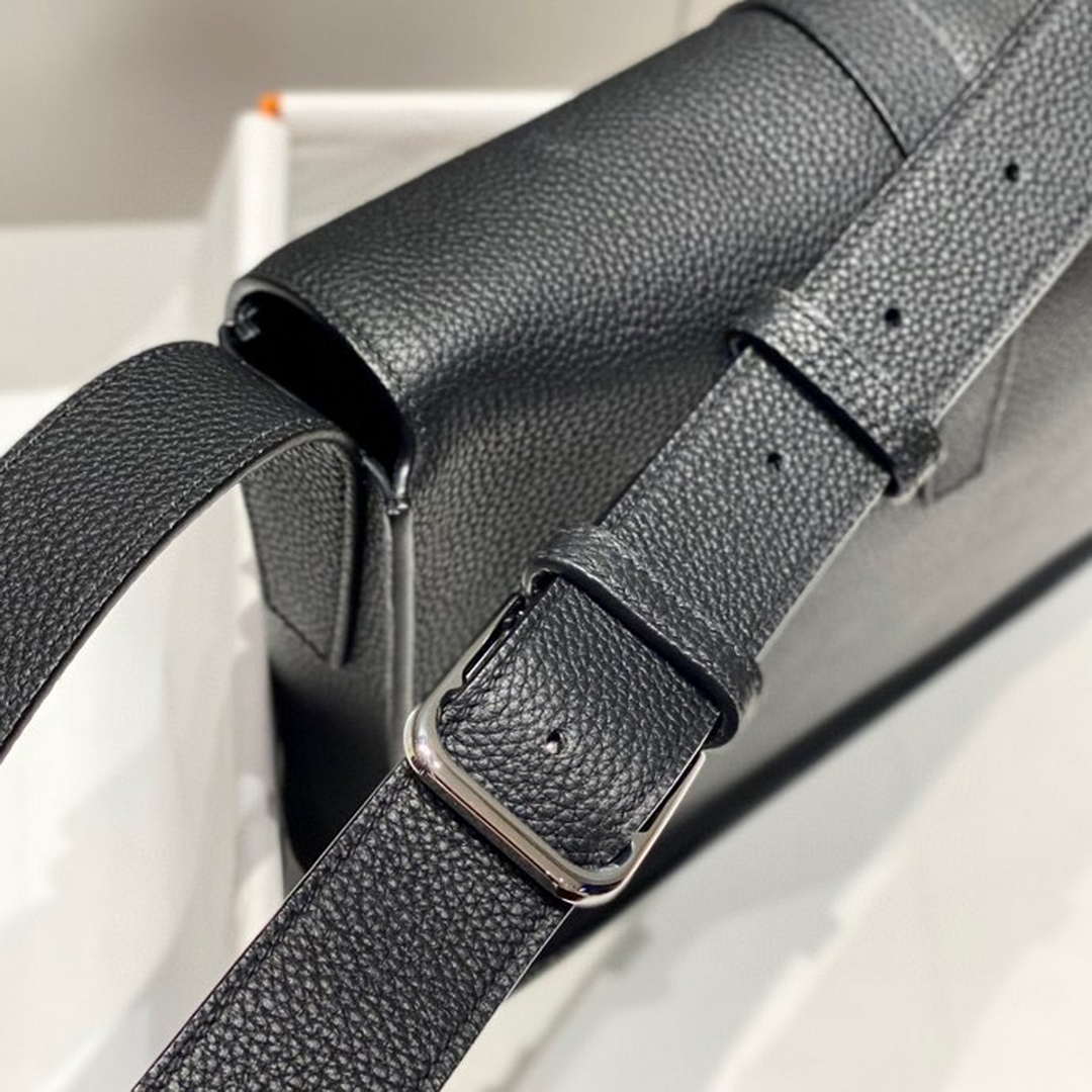 Hermes H082119CK89 Men Steve light junior messenger bag Black | hermes h082119ck89 steve light junior messenger bag 05