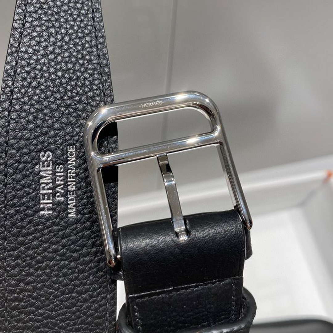 Hermes H082119CK89 Men Steve light junior messenger bag Black | hermes h082119ck89 steve light junior messenger bag 06