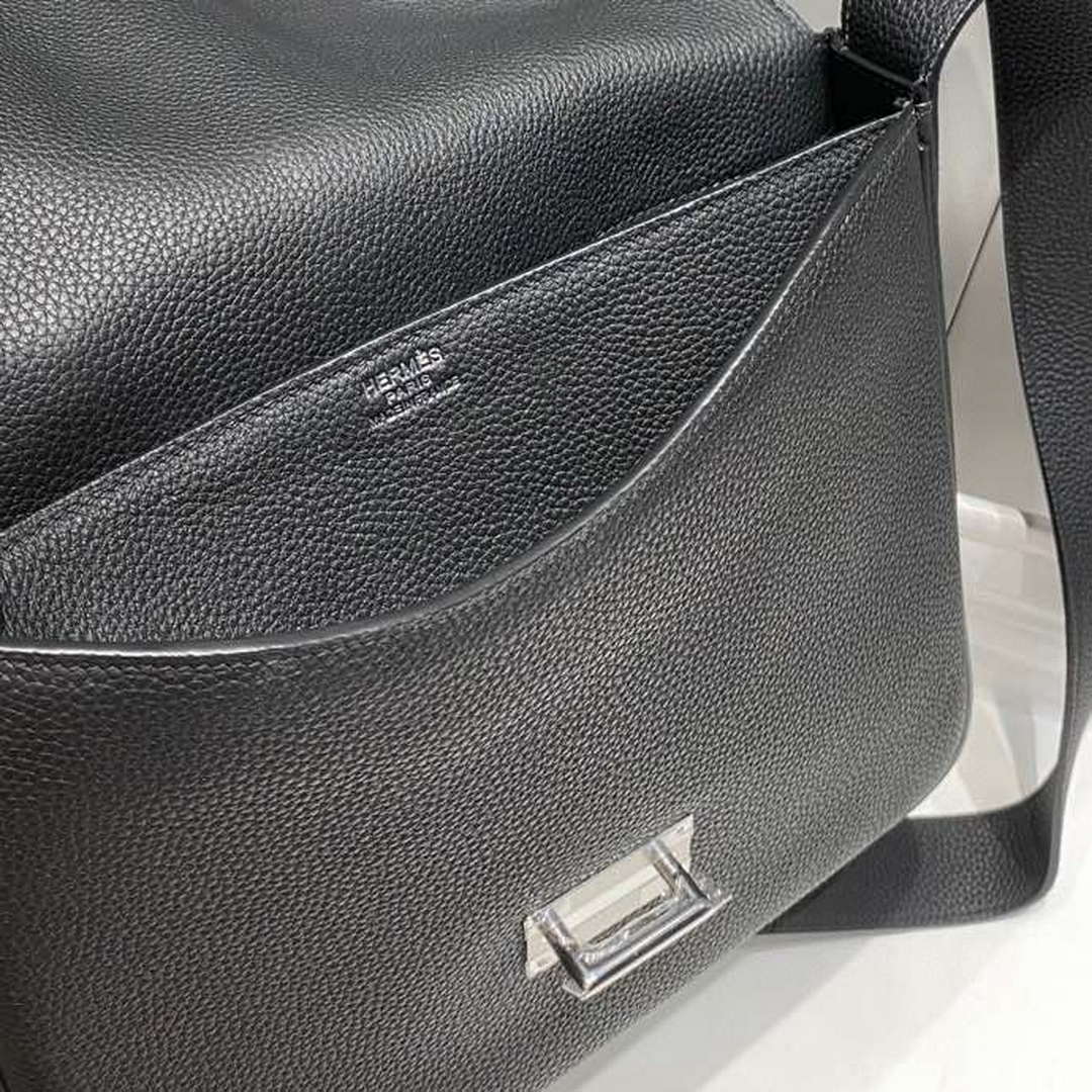 Hermes H082119CK89 Men Steve light junior messenger bag Black | hermes h082119ck89 steve light junior messenger bag 07