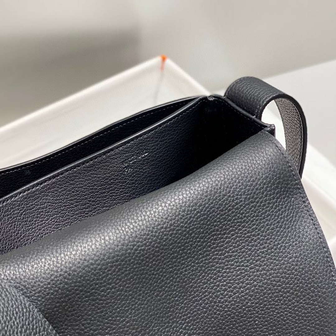 Hermes H082119CK89 Men Steve light junior messenger bag Black | hermes h082119ck89 steve light junior messenger bag 08