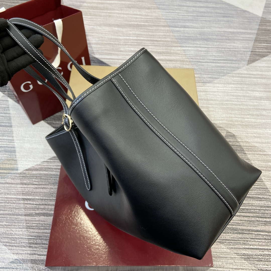Gucci 815213 GG Emblem medium tote bag Black leather | gucci 815213 gg emblem medium tote bag black leather 03