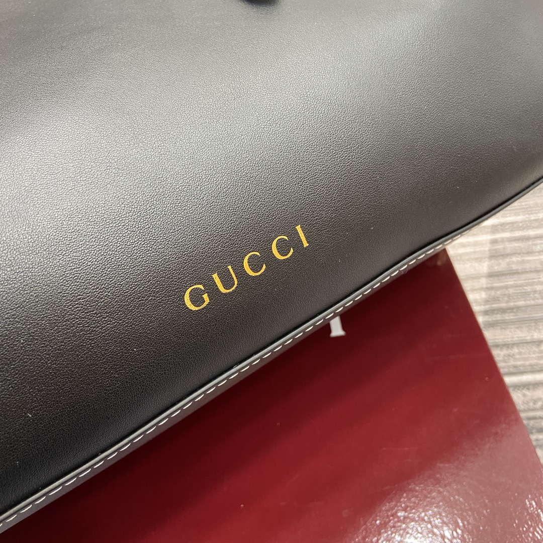 Gucci 815213 GG Emblem medium tote bag Black leather | gucci 815213 gg emblem medium tote bag black leather 06