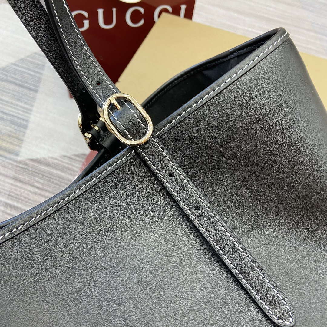 Gucci 815213 GG Emblem medium tote bag Black leather | gucci 815213 gg emblem medium tote bag black leather 07