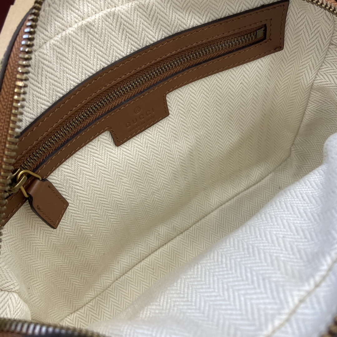 Gucci 821160 GG Emblem medium crossbody bag Beige and dark brown | gucci 815256 gg emblem medium crossbody bag 20