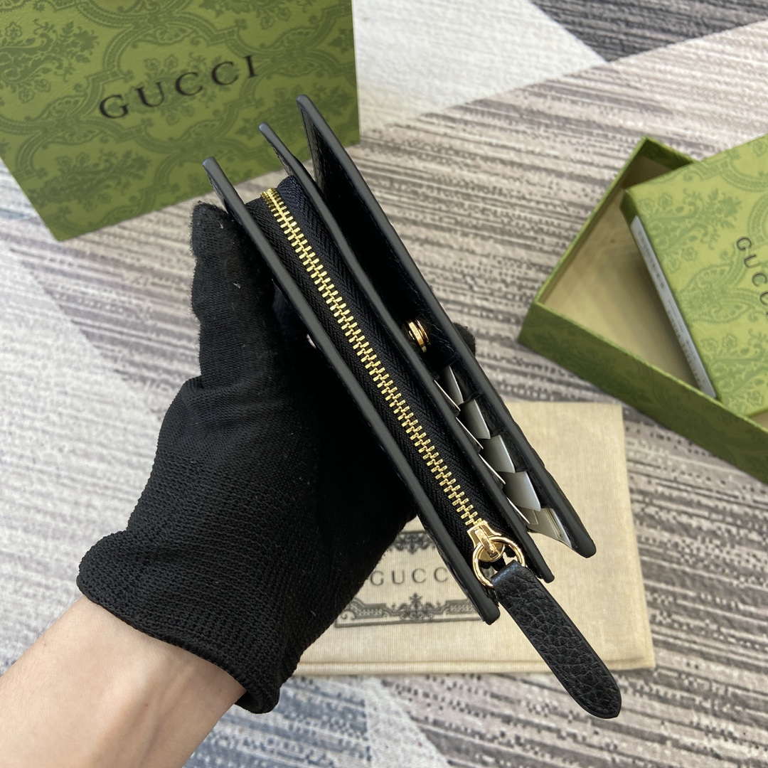 Gucci 815874 GG Emblem Medium wallet Black | gucci 815901 gg emblem medium wallet 04