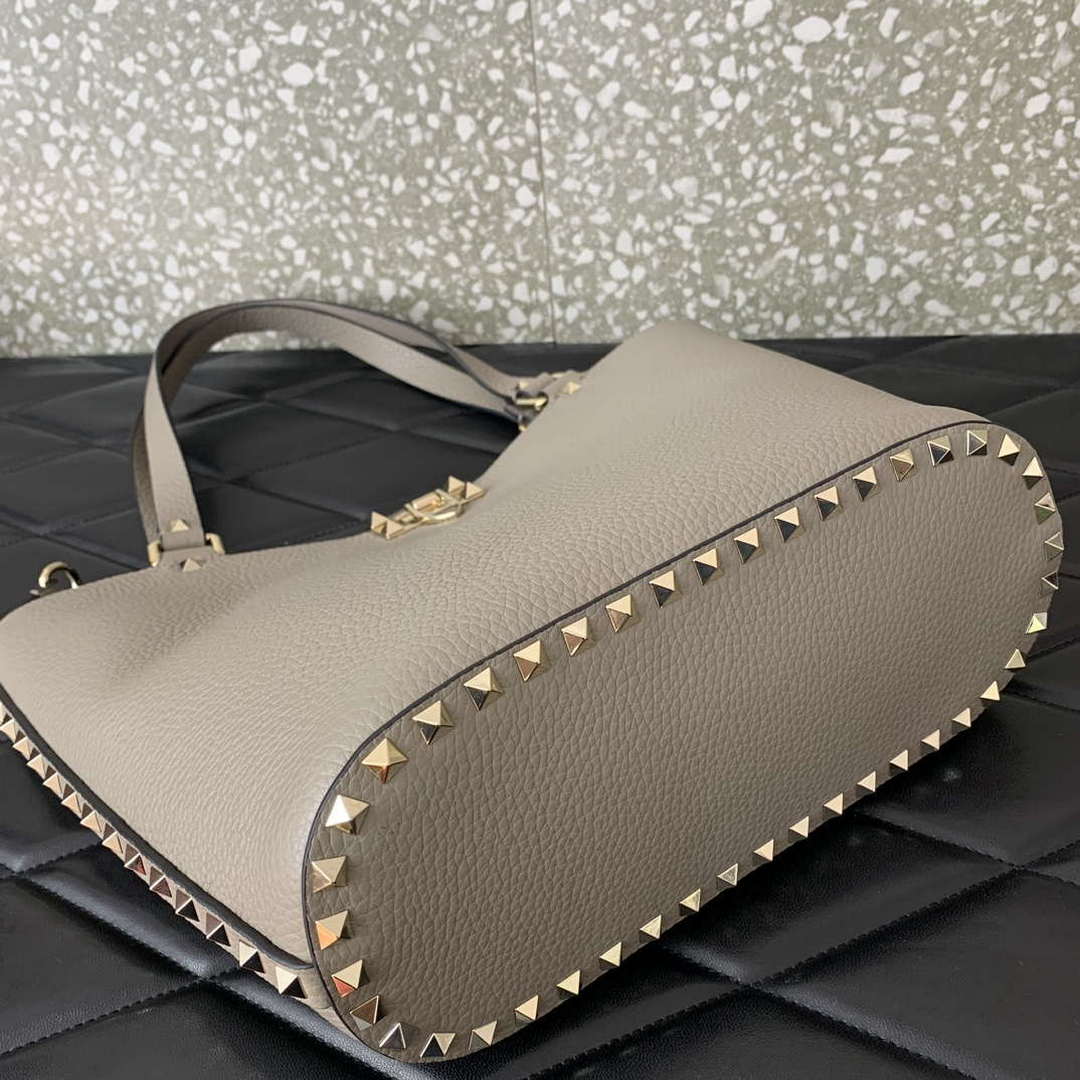 Valentino 0055 GARAVANI Rockstud Small Poudre Leather Tote Bag Gray | valentino 0055 garavani rockstud small poudre leather tote bag gray 09