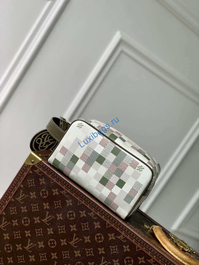 LV N00112 Louis Vuitton Locker Dopp Kit Damoflage Gray White | lv n00112 louis vuitton locker dopp kit damoflage gray white 003