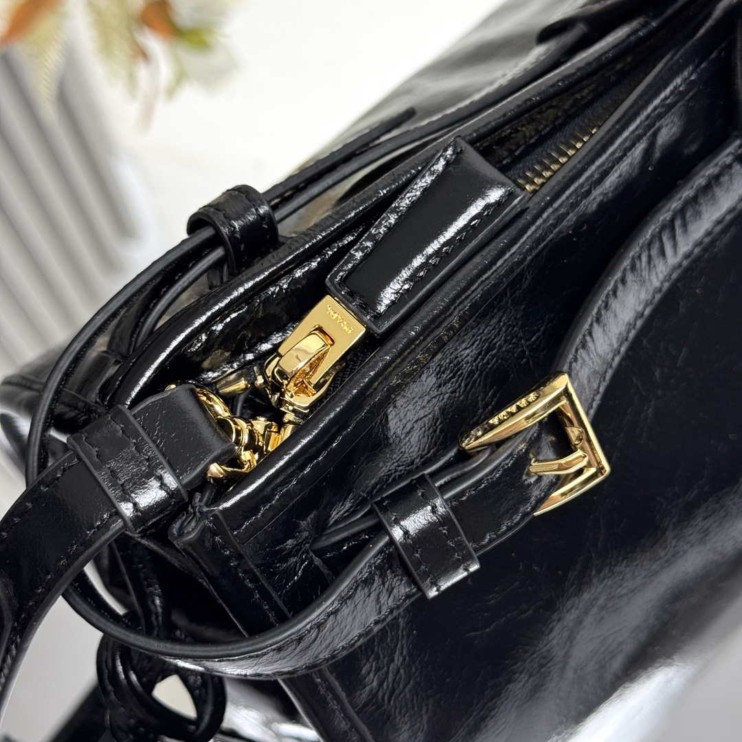 Prada 1BA439 Prada Bonnie extra large leather handbag black | prada 1ba433 prada bonnie extra large leather handbag black 006