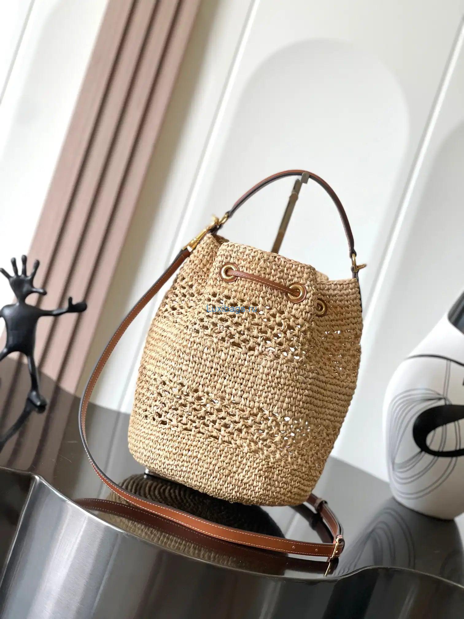 celine 117862 clara classic panier in raffia and calfskin natural 1 Celine 117862 Clara Classic Panier In Raffia And Calfskin Natural | celine 10m432 clara classic panier in raffia and calfskin natural 02