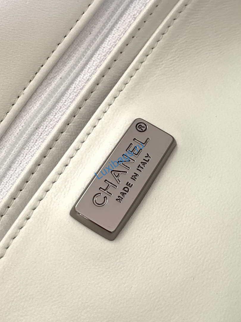 chanel a01112 flap classic 11.12 handbag 24s letter shape silver shiny sequin 8 Chanel A01112 Flap Classic 11.12 Handbag 24S letter shape Silver shiny sequin | chanel a01112 flap classic 11 12 handbag 24s letter shape silver shiny sequin 09