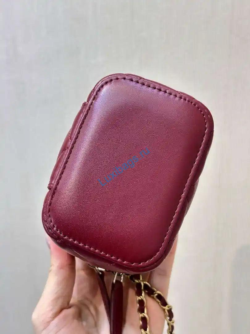 chanel small vanity with chain shiny calfskin wine red ap2292 gold 5 Chanel Small Vanity with Chain Shiny Calfskin Wine Red AP2292 Gold | chanel small vanity with chain shiny calfskin black ap2292 gold 08