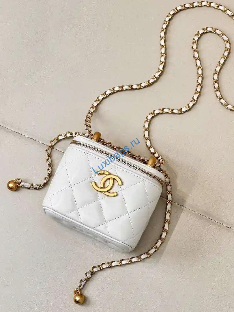 chanel small vanity with chain shiny calfskin white ap2292 gold 1 Chanel Small Vanity with Chain Shiny Calfskin White AP2292 Gold | chanel small vanity with chain shiny calfskin white ap2292 gold 02