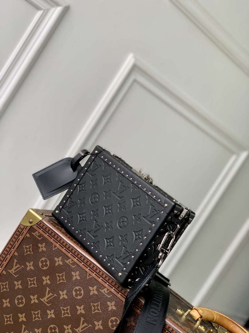 lv m12876 louis vuitton clutch box black 1 LV M12876 Louis Vuitton Clutch Box Black | lv m12876 louis vuitton clutch box black 2
