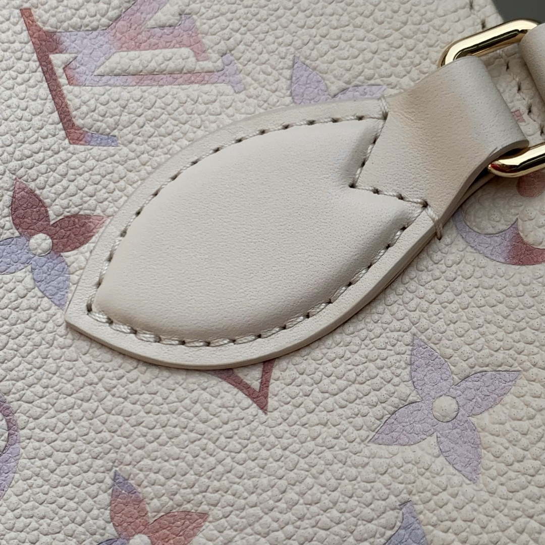 LV M25770 Louis Vuitton OnTheGo PM Bag Dream Cream | lv m25770 louis vuitton onthego pm bag dream cream 6