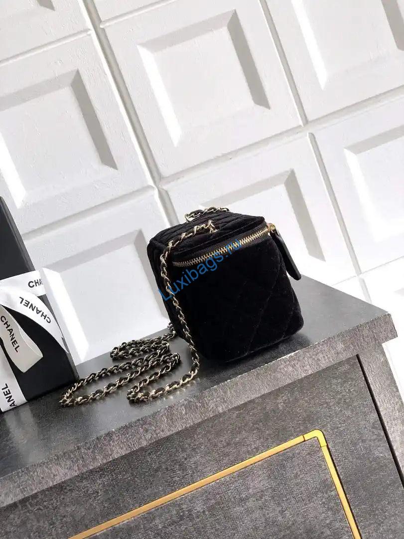Chanel AP2303 Clutch With Chain in Black Diamanté & Gold-Tone Metal | chanel ap2303 clutch with chain in velvet diamante gold tone metal 38