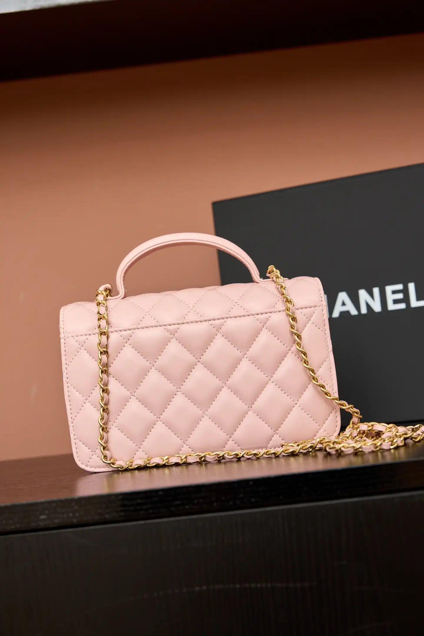 chanel ap4674 25b large flap bag with top handle lambskin gold pink 2 Chanel AP4674 25B Large Flap Bag with Top Handle Lambskin gold Pink | chanel as4674 25b large flap bag with top handle lambskin gold pink 03