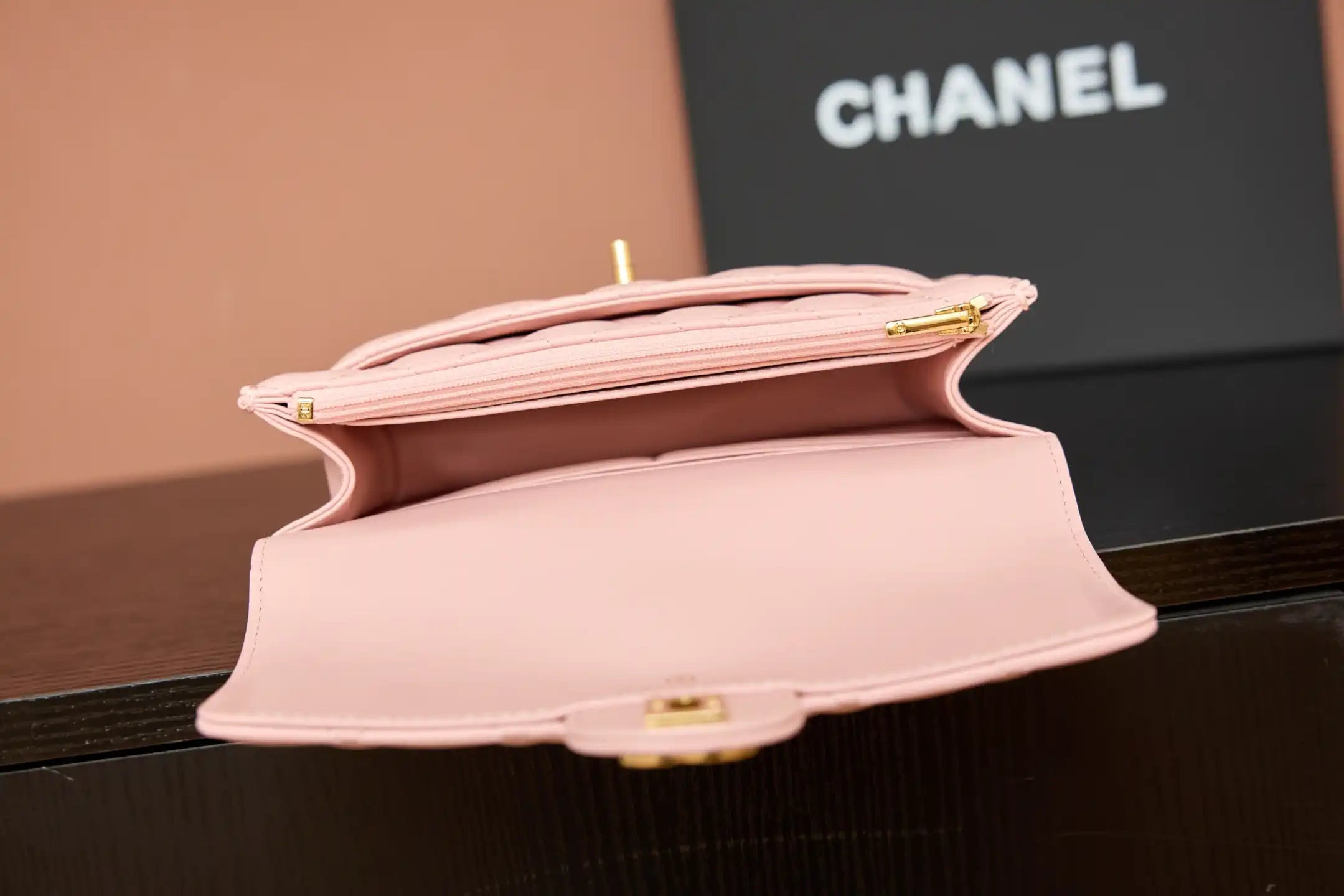 chanel ap4674 25b large flap bag with top handle lambskin gold pink 3 Chanel AP4674 25B Large Flap Bag with Top Handle Lambskin gold Pink | chanel as4674 25b large flap bag with top handle lambskin gold pink 04