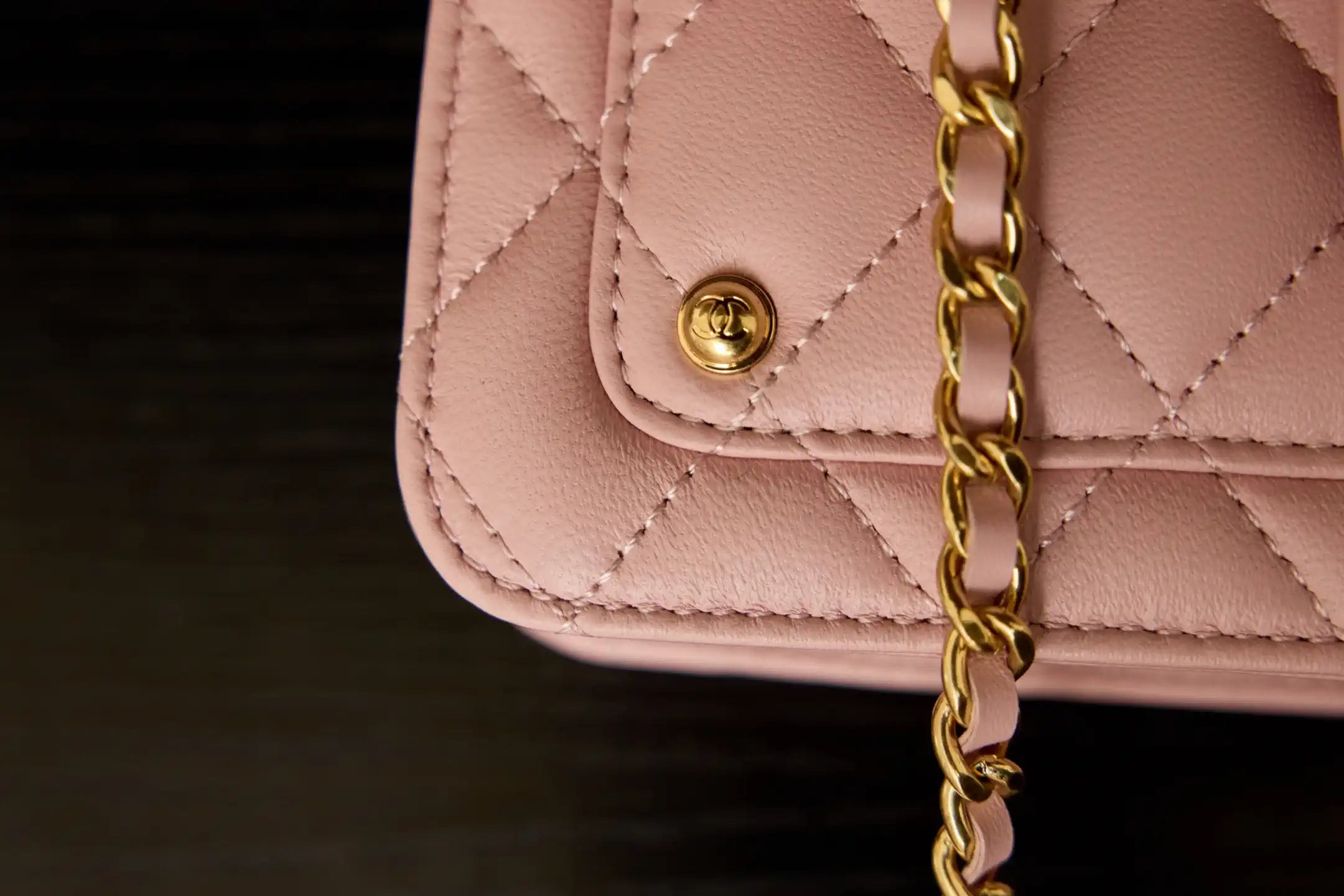 chanel ap4674 25b large flap bag with top handle lambskin gold pink 6 Chanel AP4674 25B Large Flap Bag with Top Handle Lambskin gold Pink | chanel as4674 25b large flap bag with top handle lambskin gold pink 07