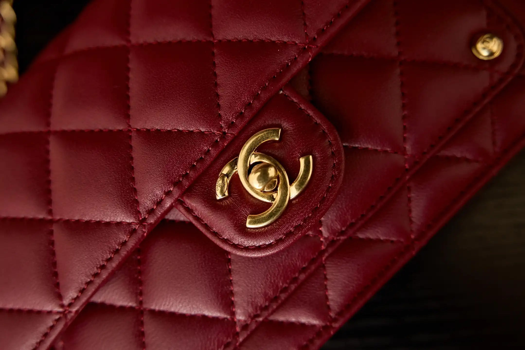 chanel ap4674 25b large flap bag with top handle lambskin gold wine red 5 Chanel AP4674 25B Large Flap Bag with Top Handle Lambskin gold Wine Red | chanel as4674 25b large flap bag with top handle lambskin gold red 6