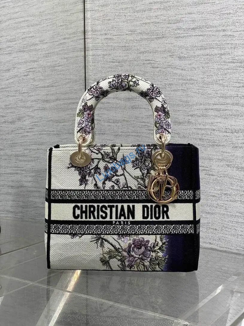 dior m0565 medium lady d-lite exquisite embroidery embroidery m1100 1 Dior M0565 Medium Lady D-Lite Exquisite embroidery Embroidery M1100 | dior m0565 medium lady d lite exquisite embroidery embroidery m1100 2