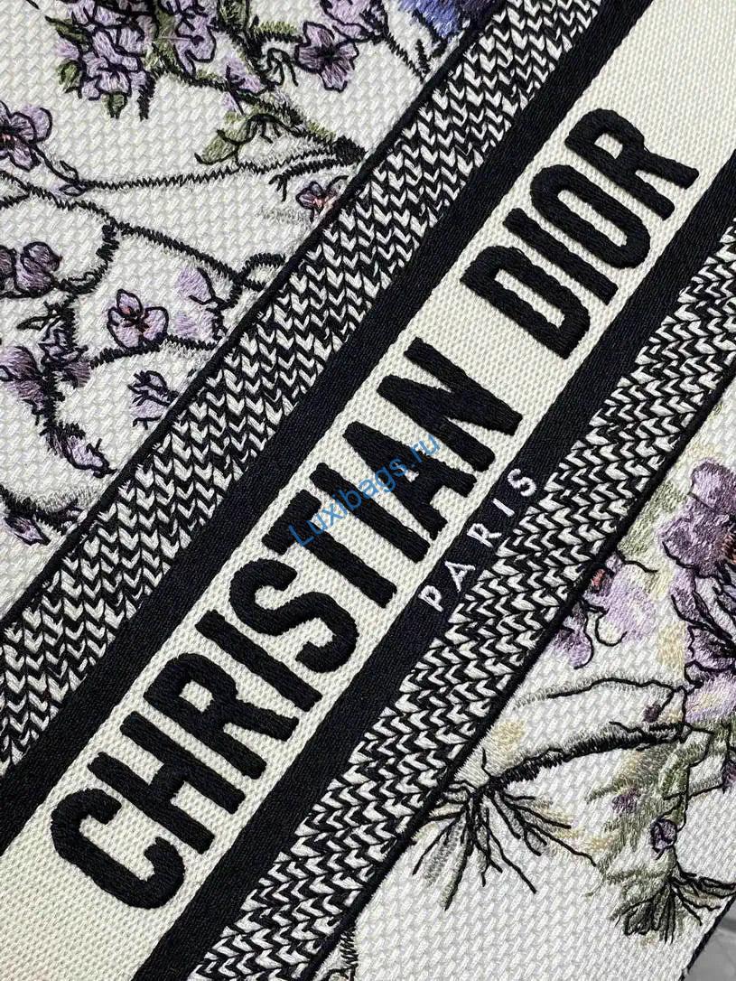 dior m0565 medium lady d-lite exquisite embroidery embroidery m1100 3 Dior M0565 Medium Lady D-Lite Exquisite embroidery Embroidery M1100 | dior m0565 medium lady d lite exquisite embroidery embroidery m1100 4