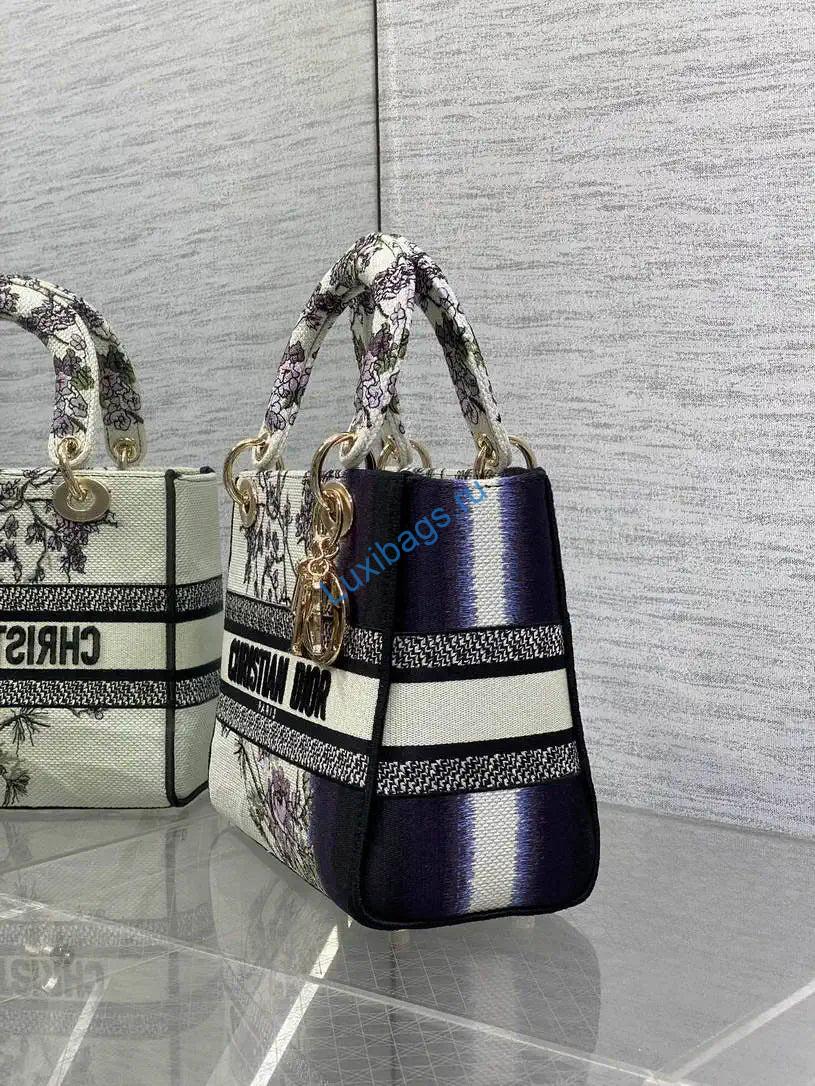 dior m0565 medium lady d-lite exquisite embroidery embroidery m1100 5 Dior M0565 Medium Lady D-Lite Exquisite embroidery Embroidery M1100 | dior m0565 medium lady d lite exquisite embroidery embroidery m1100 6