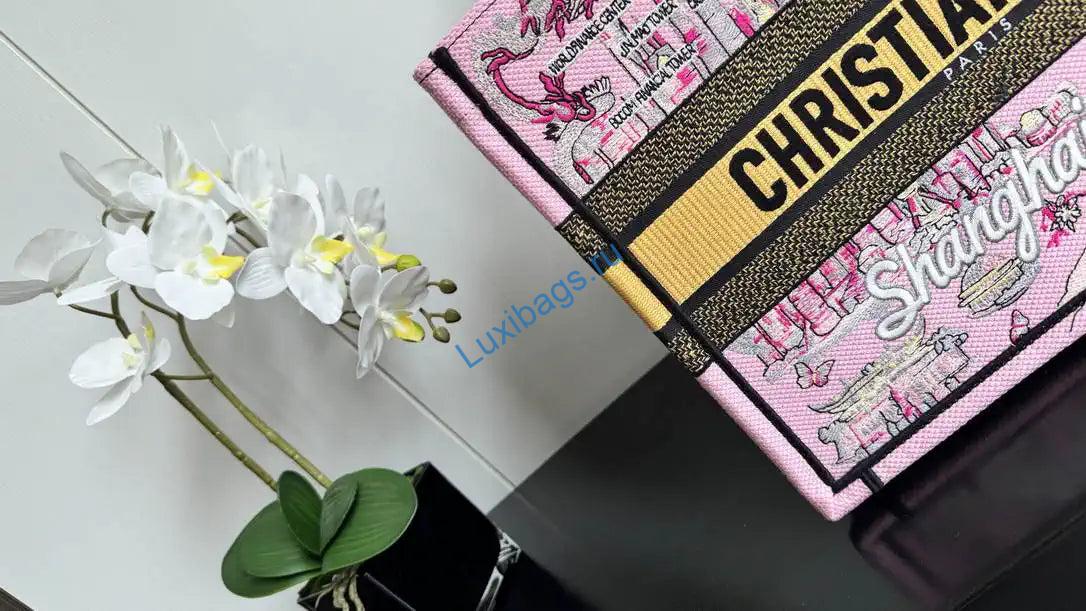 dior m1296 souvenir medium dior book tote shanghai bund embroidery pattern m9642 2 Dior M1296 Souvenir Medium Dior Book Tote Shanghai Bund embroidery pattern M9642 | dior m1296 dior souvenir medium dior book tote shanghai bund embroidery pattern m9642 03